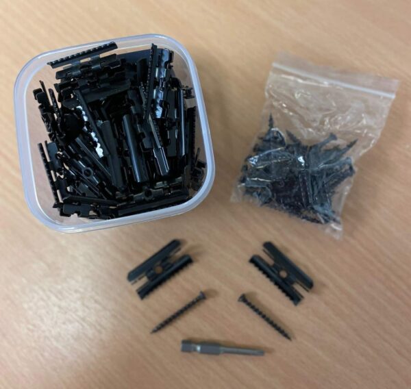 Tub of 50 x Fixing Clips & 50 x Screws (2.5m²) - Image 3